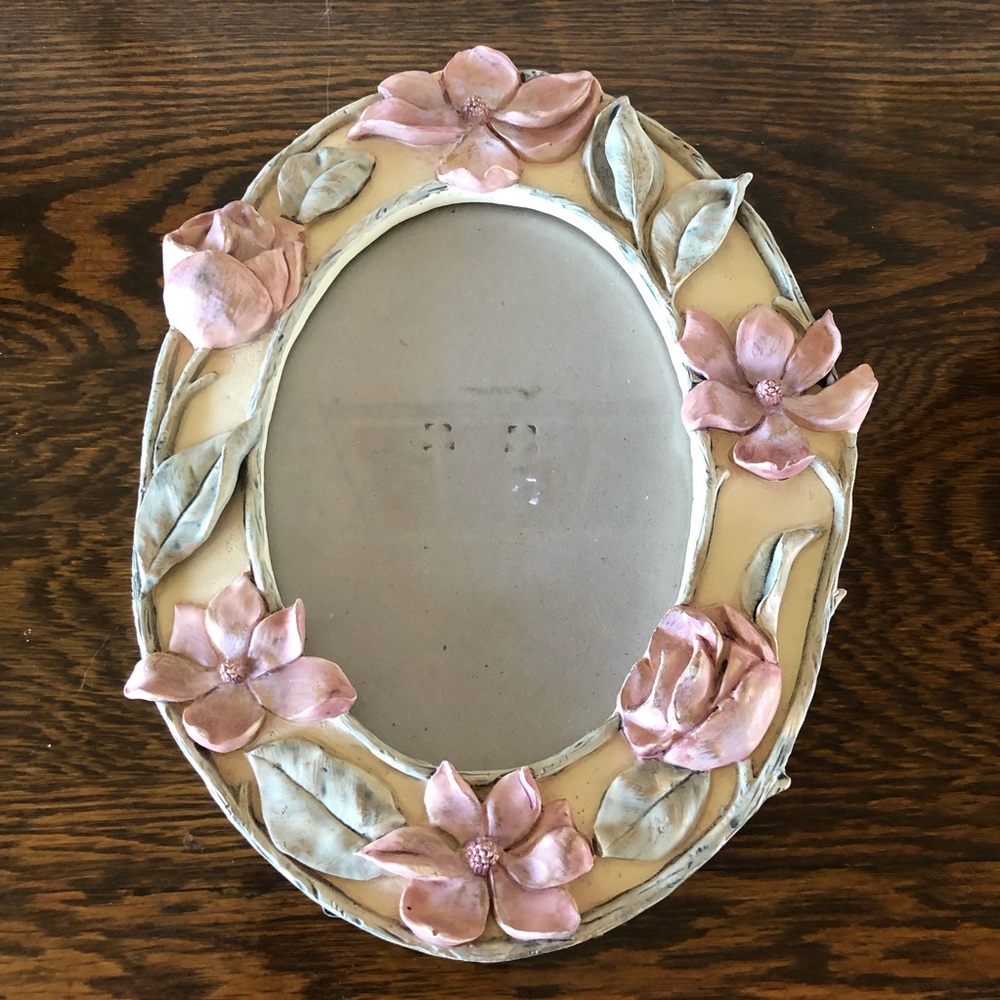 Oval Floral 3D Picture Frame Roses Resin Vintage